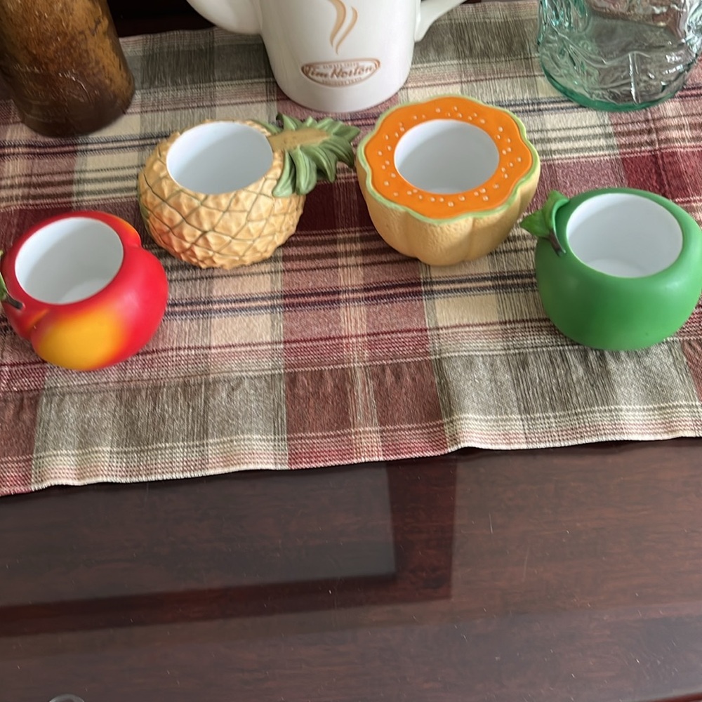 Party lite tea lite candle holders.  Like new condition. All 4 for this price 😃